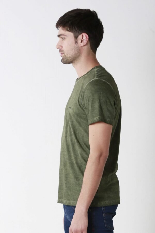 Remera Silas de algodon pima color verde militar